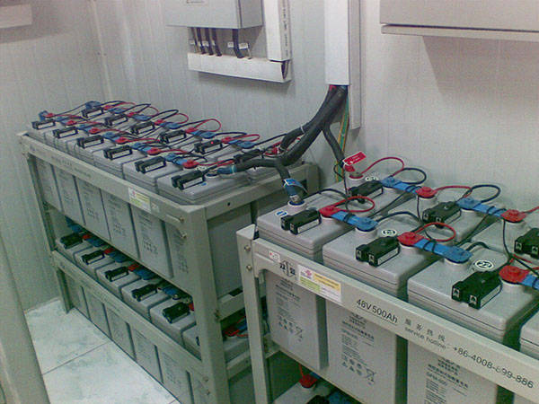 雙登電池廠家，深耕綠色能源技術(shù)，引領(lǐng)儲能行業(yè)創(chuàng)新
